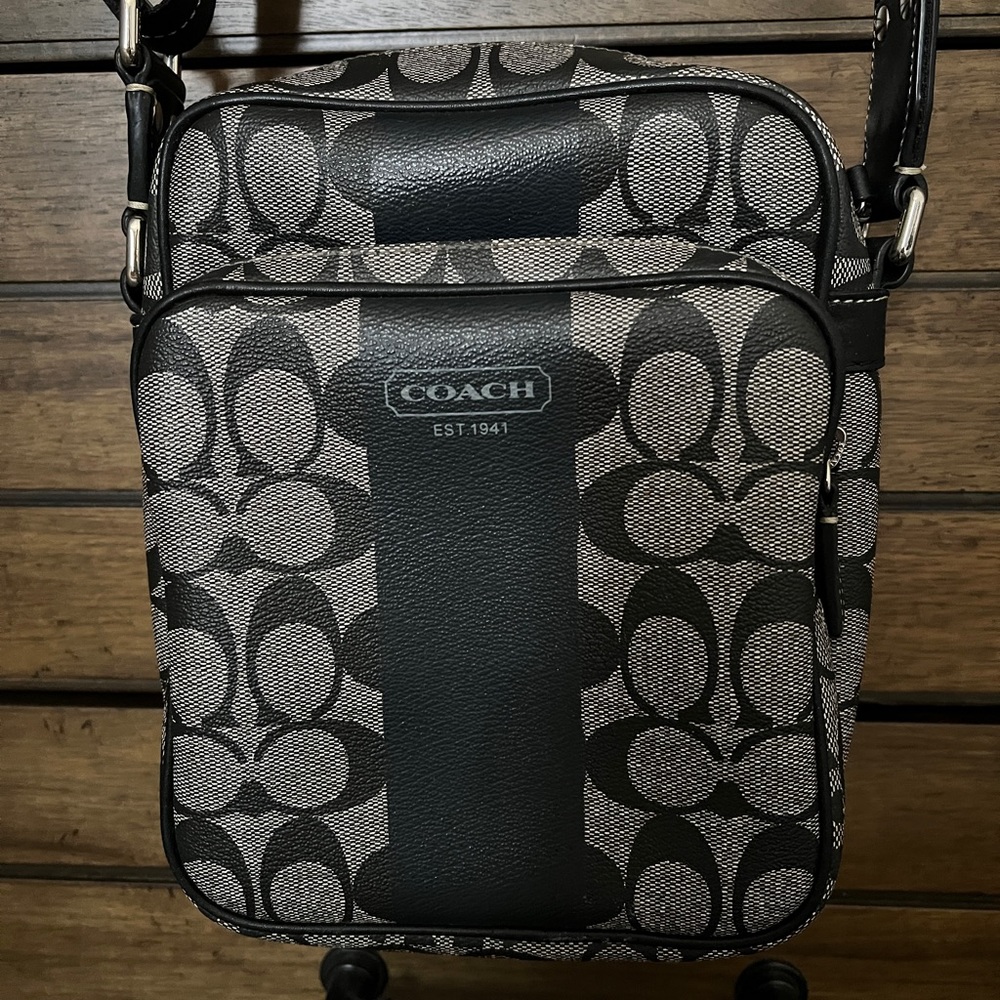 Coach Men’s Heritage Small Messenger bag. 9x9